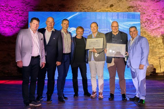 CEO Jörg Zeissig von Holtmann+ mit vielen Verbandspartnern