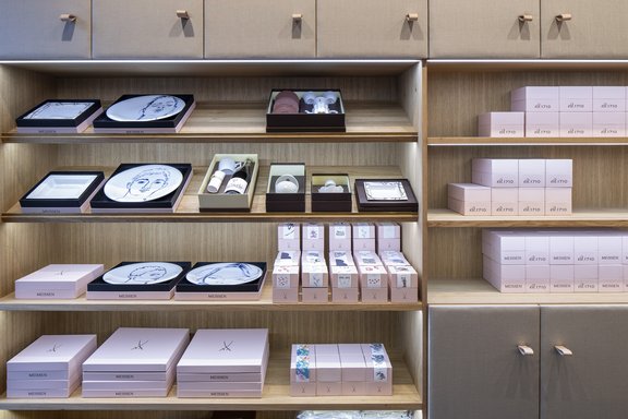 Ladenausbau  für Staatliche Porzellan-Manufaktur Meissen GmbH, umgesetzt mit der Unterstützung von Holtmann+, in Meißen 2018.
