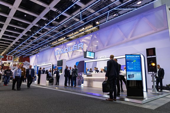 Messestand der Firma Stadler auf der Innotrans 2026 in Berlin