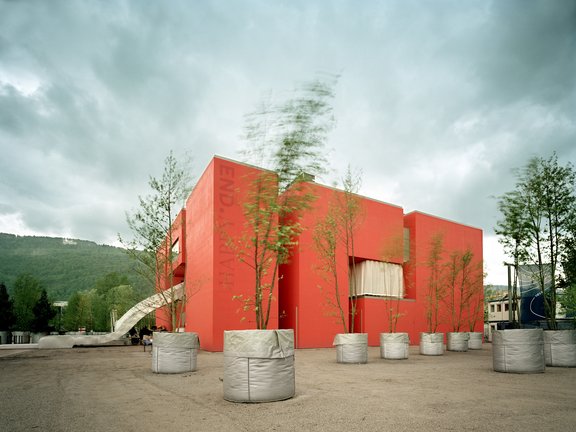 Ausbau Happy End Pavillon im Rahmen der EXPO. .02 für Triad Berlin Projektgesellschaft mbH, Zurich Insurance Group umgesetzt mit der Unterstützung von Holtmann+, in Biel 2002.