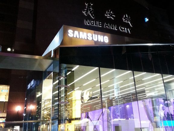 Ausbau eines Mobilen Pavillons im Rahmen der Olympischen Spiele für Samsung Electronics umgesetzt mit der Unterstützung von Holtmann+, in London, Moskau, Singapur, St. Petersburg 2012.