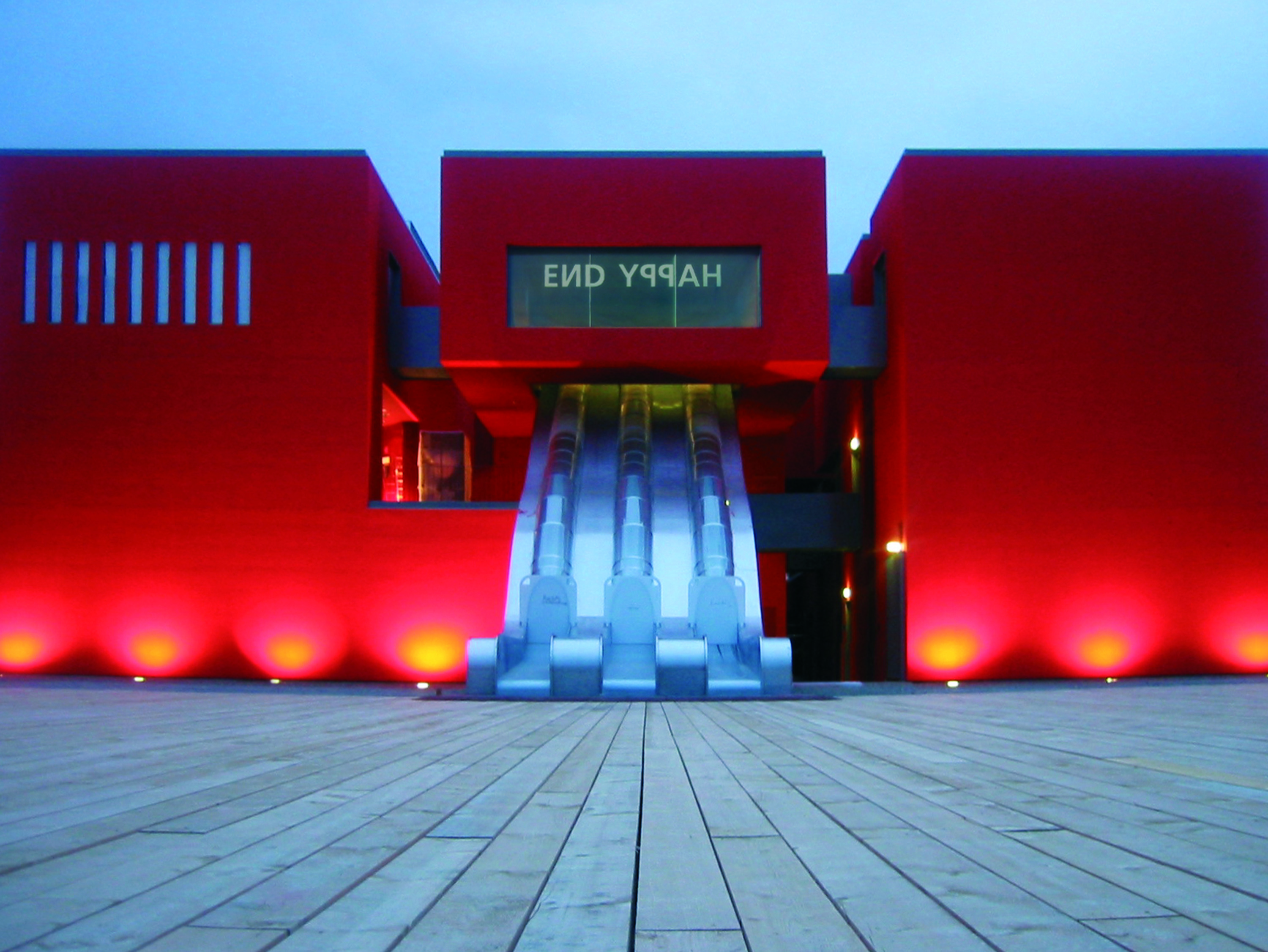 Ausbau Happy End Pavillon im Rahmen der EXPO. .02 für Triad Berlin Projektgesellschaft mbH, Zurich Insurance Group umgesetzt mit der Unterstützung von Holtmann+, in Biel 2002.