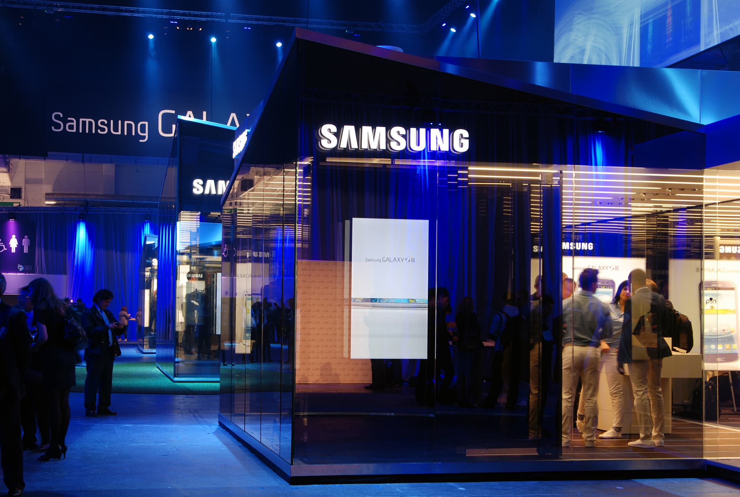 Ausbau eines Mobilen Pavillons im Rahmen der Olympischen Spiele für Samsung Electronics umgesetzt mit der Unterstützung von Holtmann+, in London, Moskau, Singapur, St. Petersburg 2012.