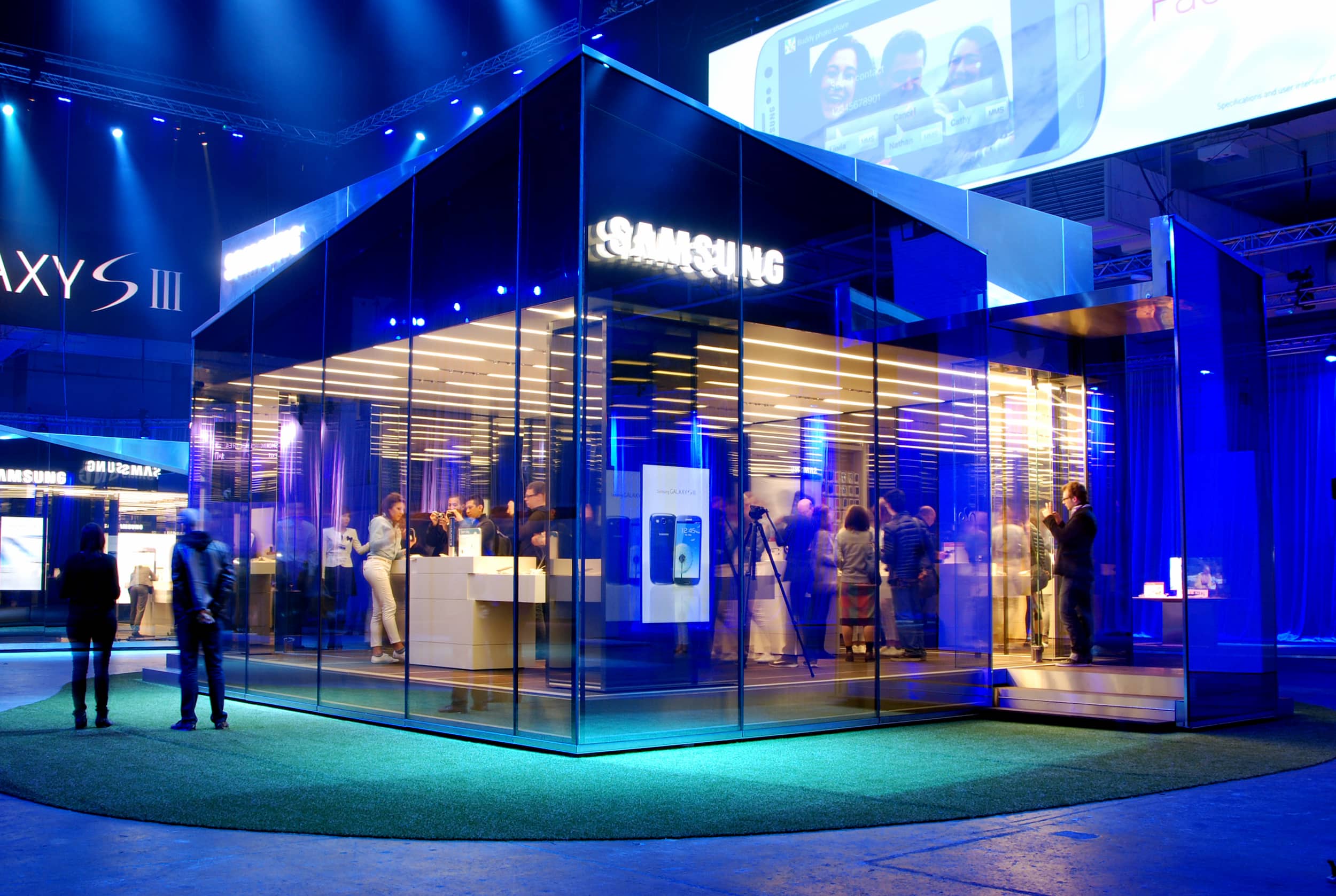 Ausbau eines Mobilen Pavillons im Rahmen der Olympischen Spiele für Samsung Electronics umgesetzt mit der Unterstützung von Holtmann+, in London, Moskau, Singapur, St. Petersburg 2012.