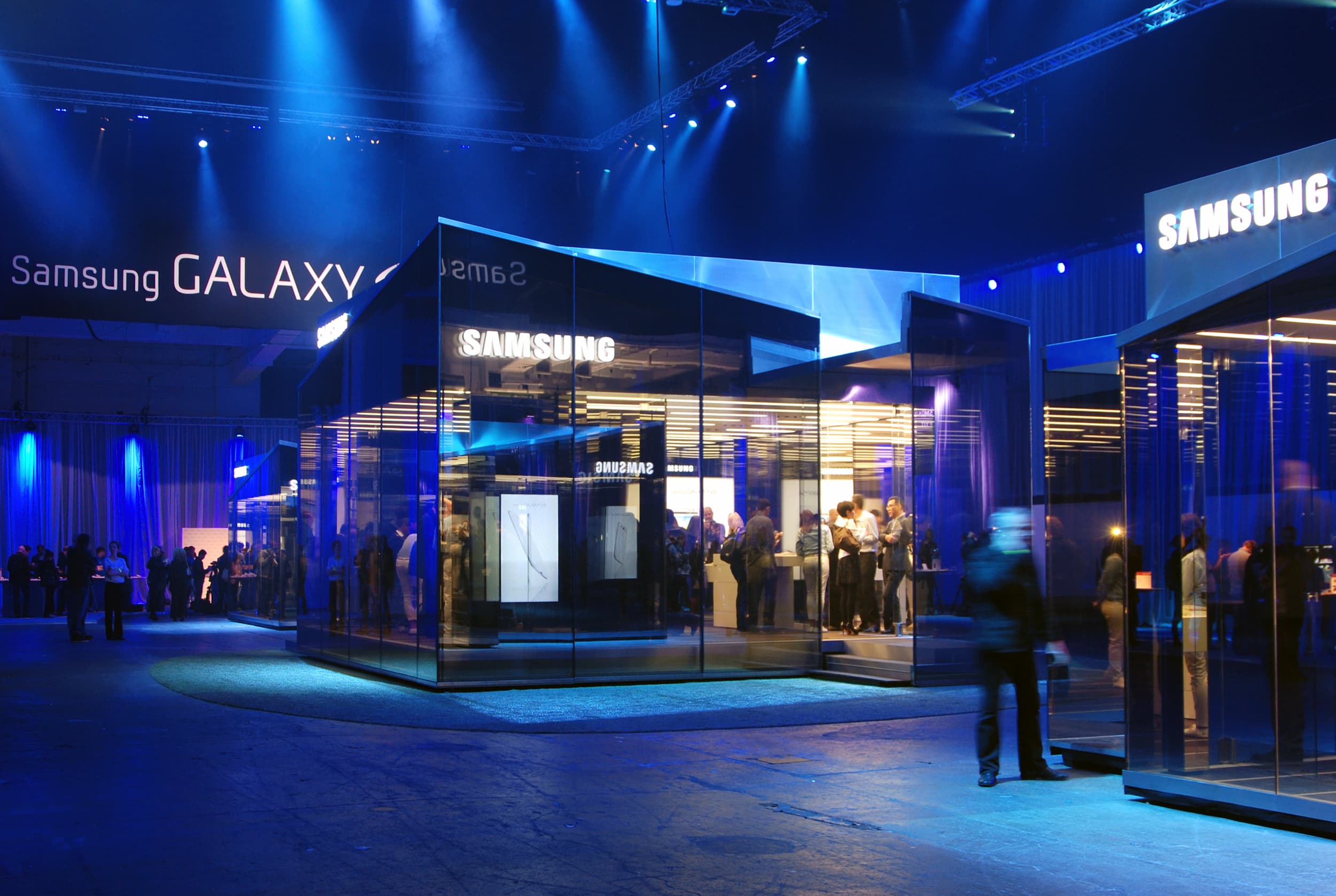 Ausbau eines Mobilen Pavillons im Rahmen der Olympischen Spiele für Samsung Electronics umgesetzt mit der Unterstützung von Holtmann+, in London, Moskau, Singapur, St. Petersburg 2012.